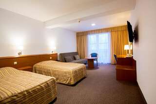 Отель Hotel Residence Реваль Двухместный номер с 1 кроватью или 2 отдельными кроватями и балконом-1