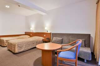 Отель Hotel Residence Реваль Двухместный номер с 1 кроватью или 2 отдельными кроватями и балконом-2